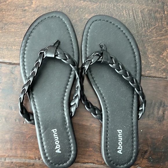 2 Pairs Braided Sandals - Picture 4 of 5